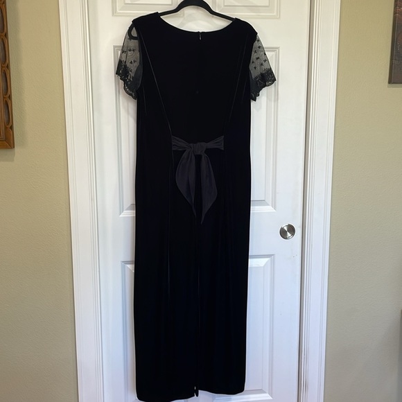 Robbie Bee Maxi Velvet Dress Size 16 Black Lace Short Sleeve Tie Waist Vintage - Picture 7 of 17